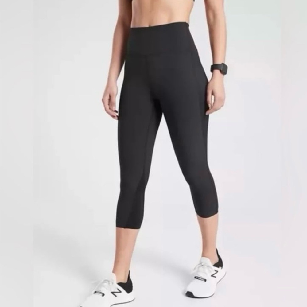 Athleta Ultimate Dobby Black Mesh Capri Size Medium